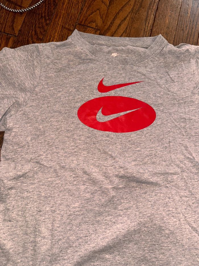 Lot trois tshirts nike 147 cm Bien portés - photo numéro 4
