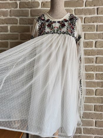 Magnifique robe blanche Zara tulle et broderies bohème