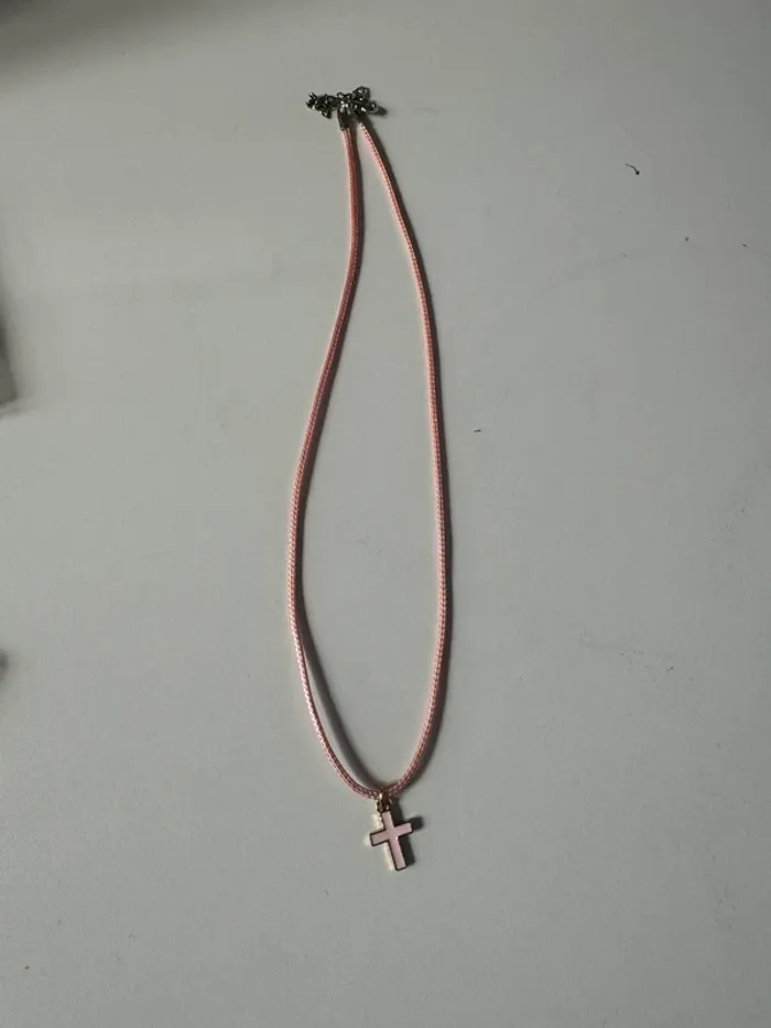 Collier cordon rose avec croix - photo numéro 2