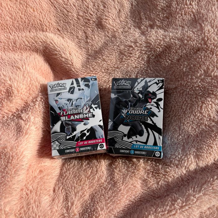 Lot de deux bundle Pokémon écarlate et violet - Flamme blanche et foudre noire - photo numéro 4