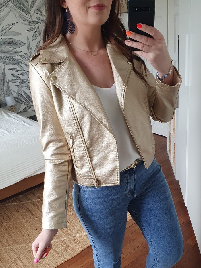 Perfecto simili cuir doré Dubaï
Taille XL - photo numéro 4