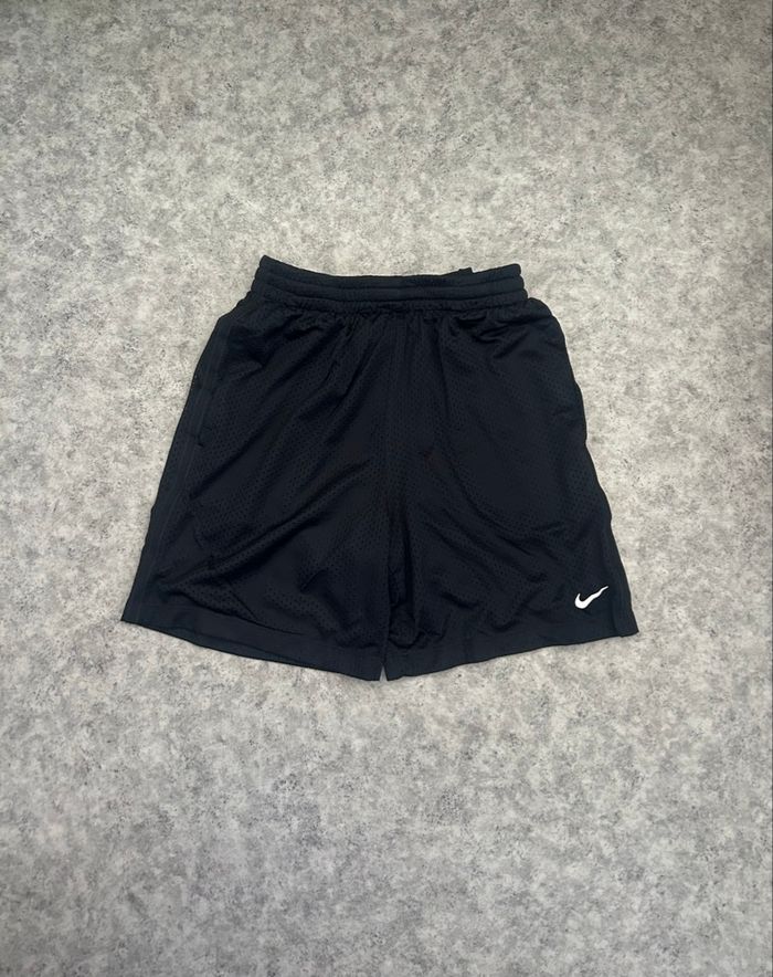 Short Nike noir enfant taille 10-12 ans / M enfant - photo numéro 1