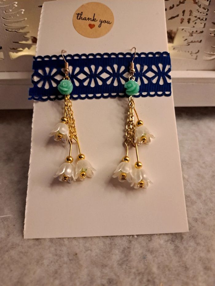 Boucles d'oreilles pendante blanches et vert lagon - photo numéro 7