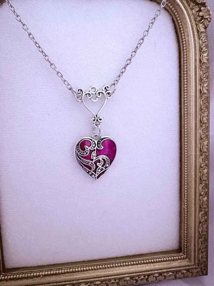 Collier avec bijoux cœur rouge et sa clé sur le fermoir - photo numéro 2