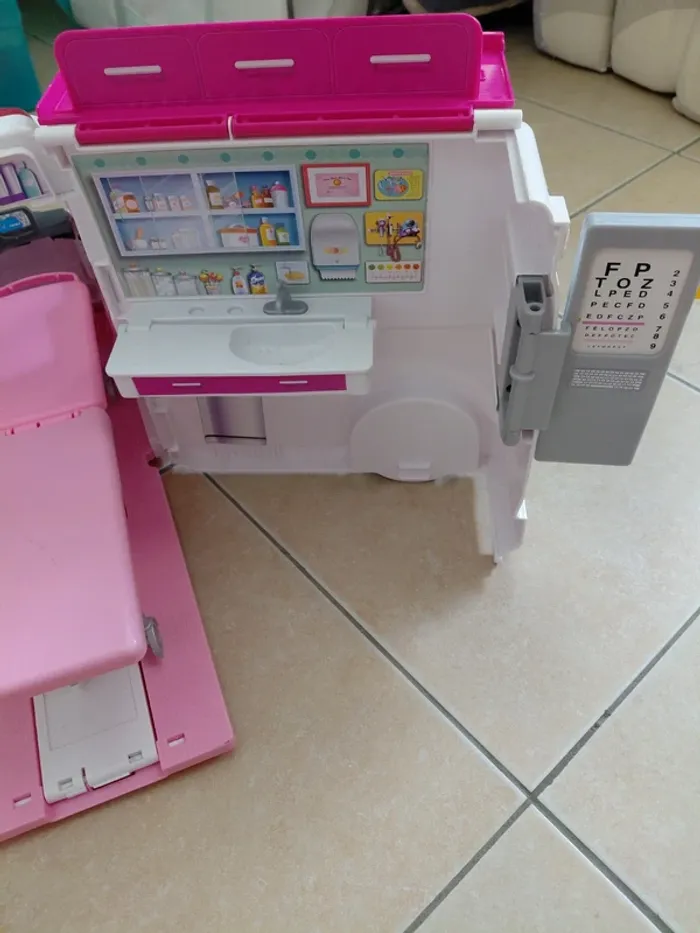Ambulance barbie - photo numéro 7