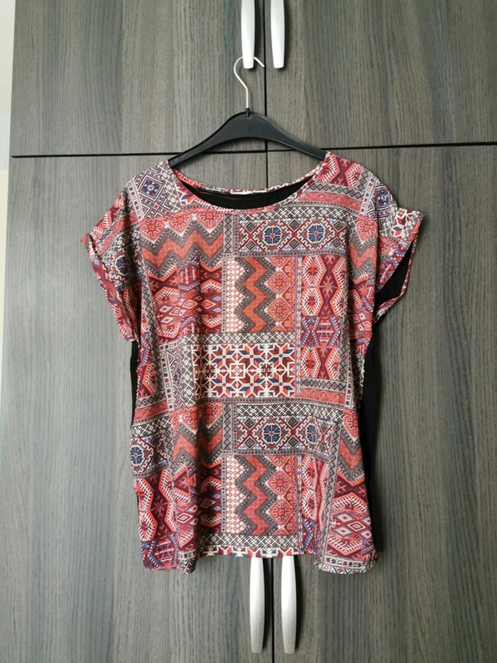T-shirt motifs géométriques
