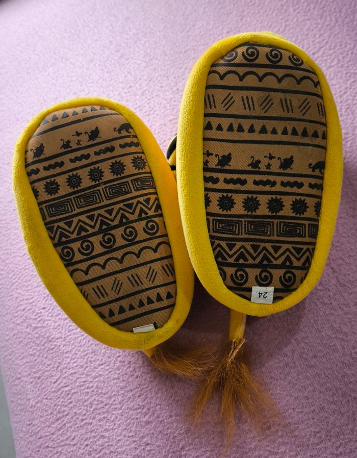 Chaussons Roi Lion taille 24 - photo numéro 3