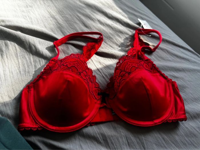 Soutien-gorge rouge gorge