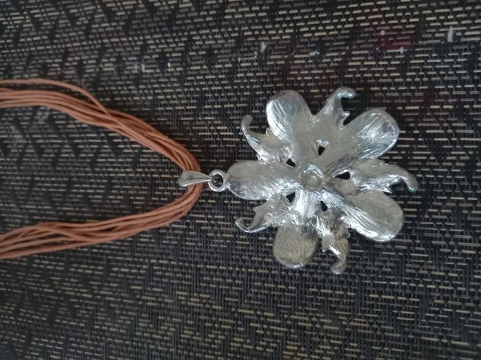 Collier à cordes avec grosses fleur Rouge et verte - photo numéro 8