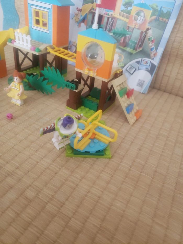 Lego toys story 10768 L'aventure de Buzz et la Bergère dans l'aire de jeu - photo numéro 4