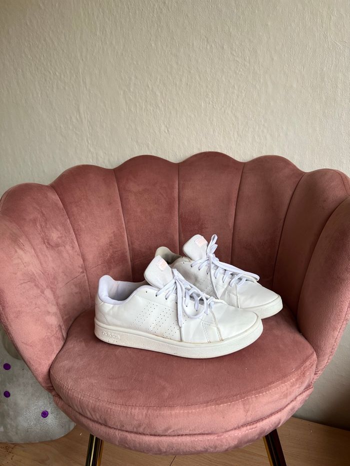 👉 Baskets Adidas blanches – Taille 41 – Classiques et confortables 🤍 - photo numéro 9