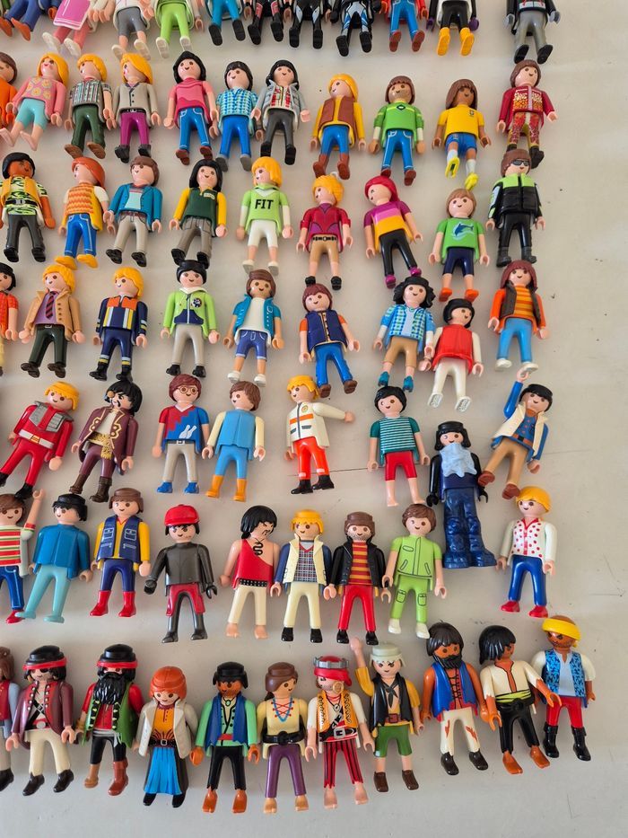 Lot 125 personnages playmobil - photo numéro 4