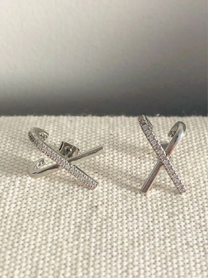 NEUF boucles d’oreilles brillants argentés strass - photo numéro 2