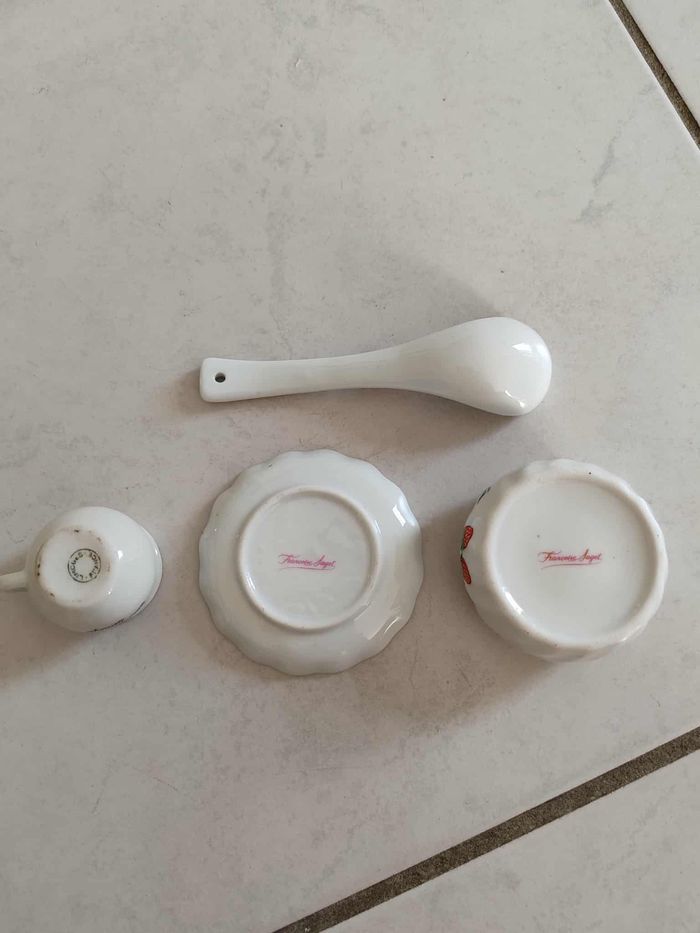 Service en porcelaine motif fraise - photo numéro 4