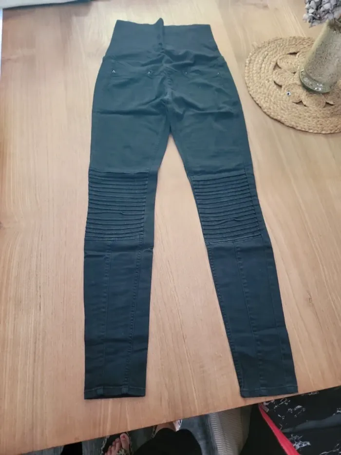 Pantalon noir de maternité