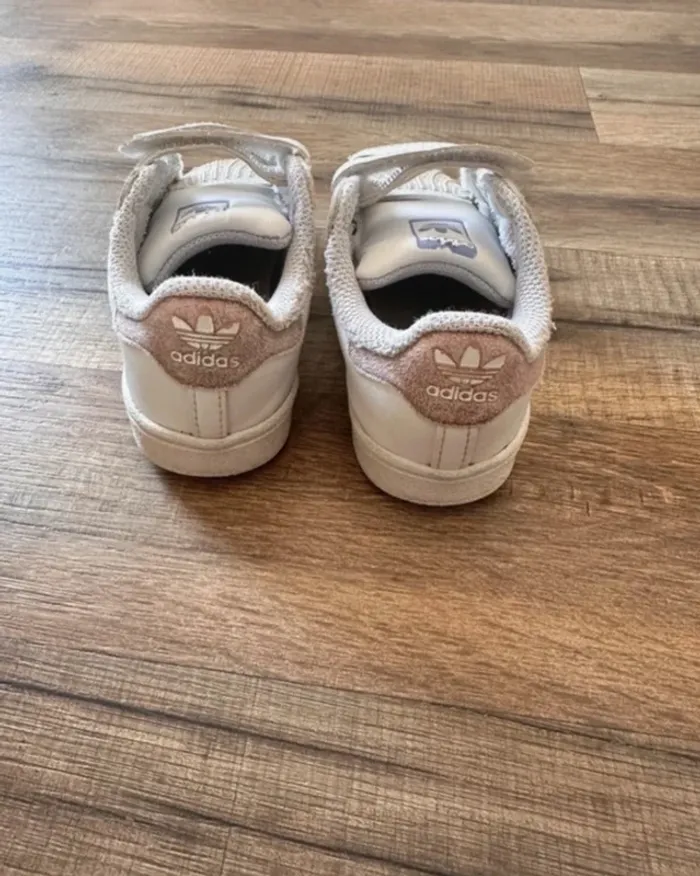 Basket Adidas Superstar taille 23 - photo numéro 5