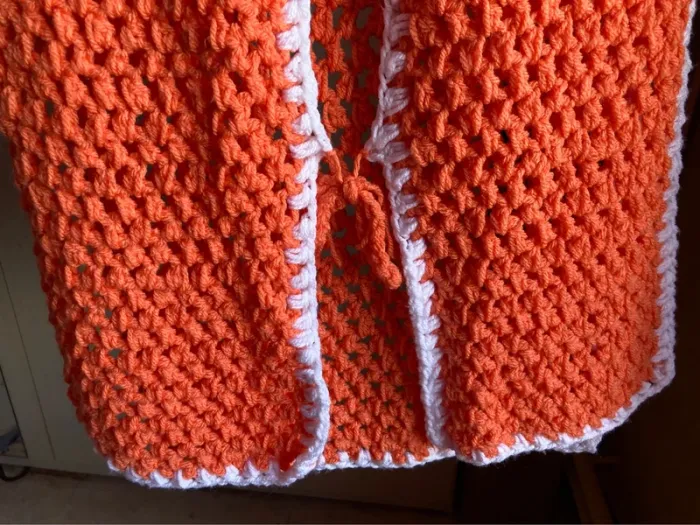Superbe gilet cardigan sans manches crocheté à la main neuf taille M - photo numéro 6