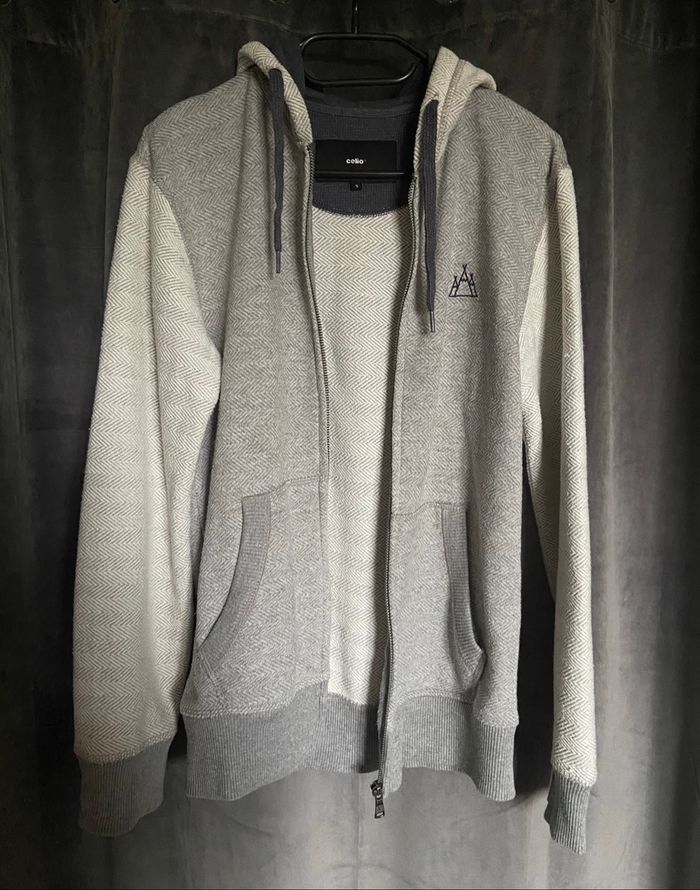 Sweat a capuche - photo numéro 4