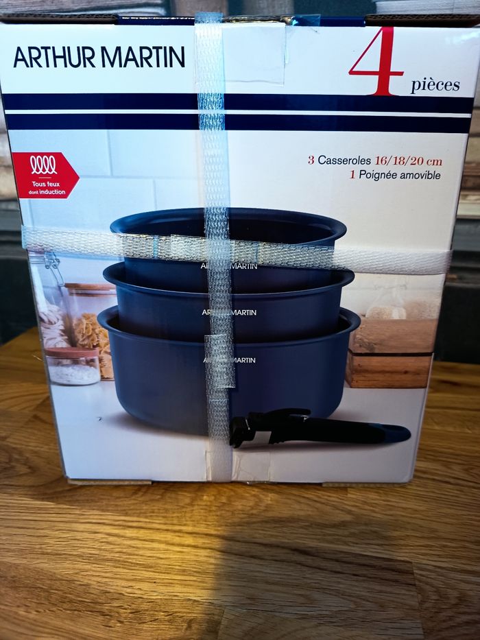 Coffret casserole et poignée amovible neuf