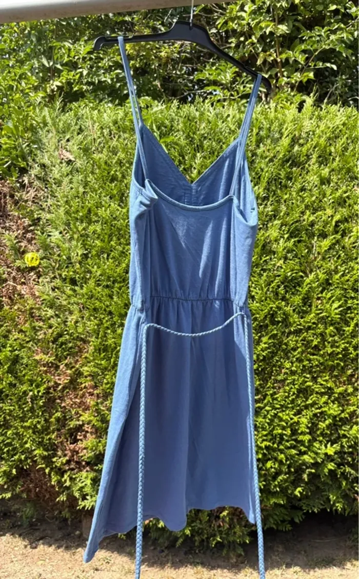 Robe à bretelles bleu marine avec ceinture – Marque Camaïeu - photo numéro 2