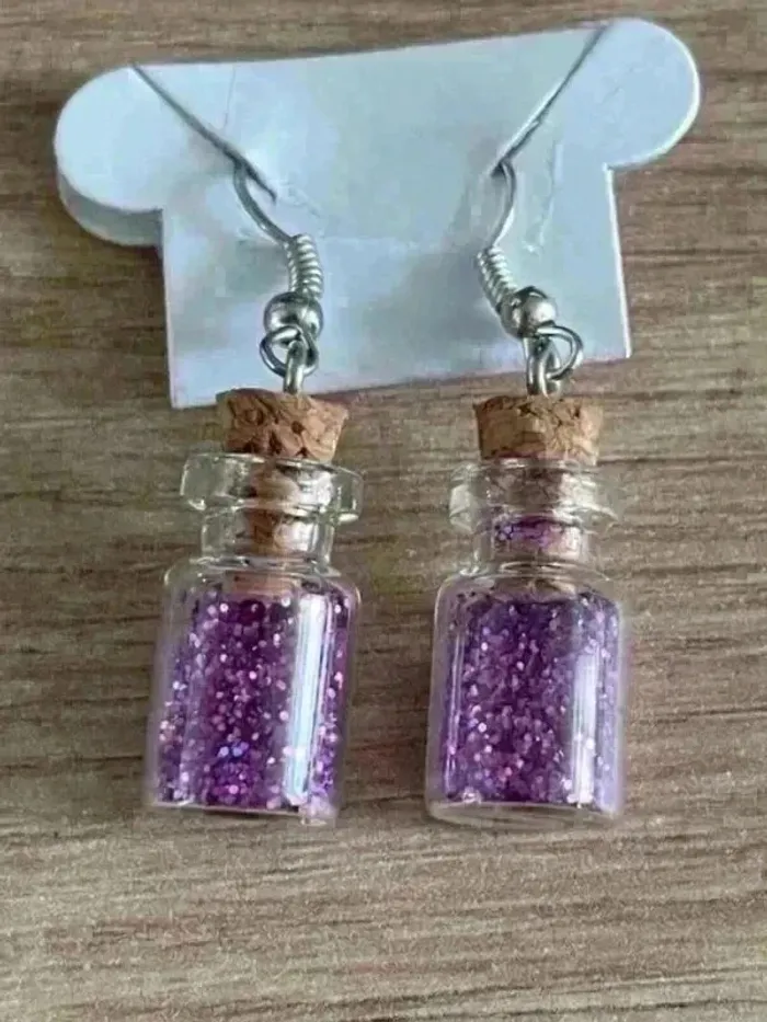 Boucles d’oreilles fioles paillettes violette
