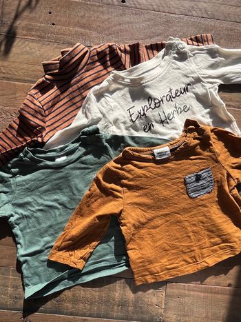 Lot 4 t-shirts/sous pull 6 mois