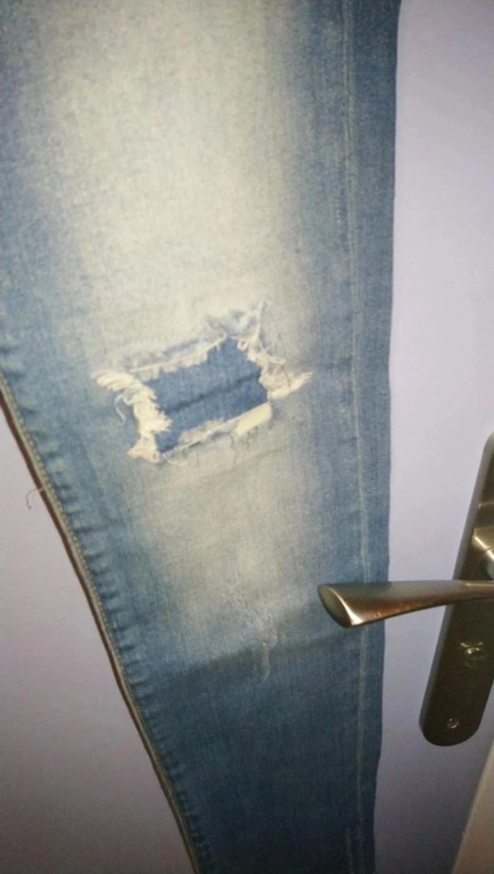 Superbe jeans effet used parfait état taille 36 - photo numéro 2