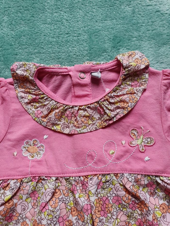 Tres jolie robe fleurie 18 mois - photo numéro 2