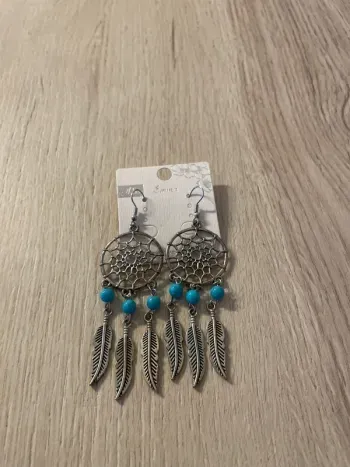 Superbes boucles d’oreilles neuves