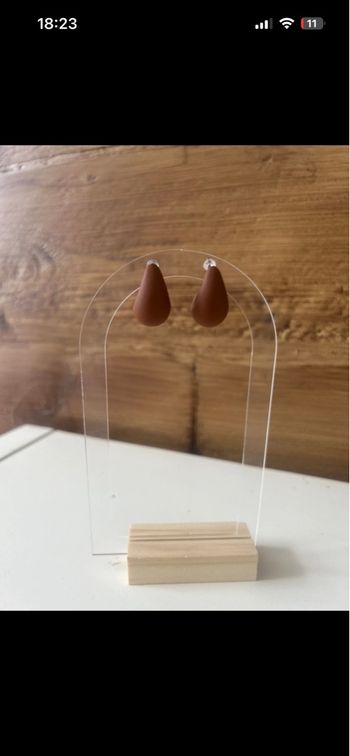 Boucle d’oreille en forme de goutte bordeaux