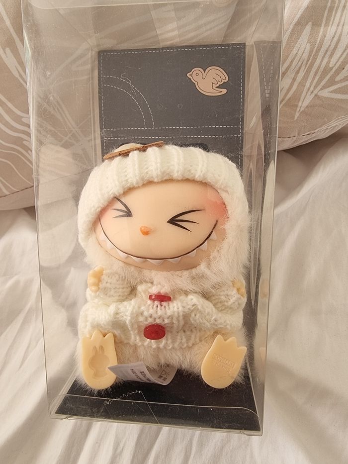 Labubu peluche
