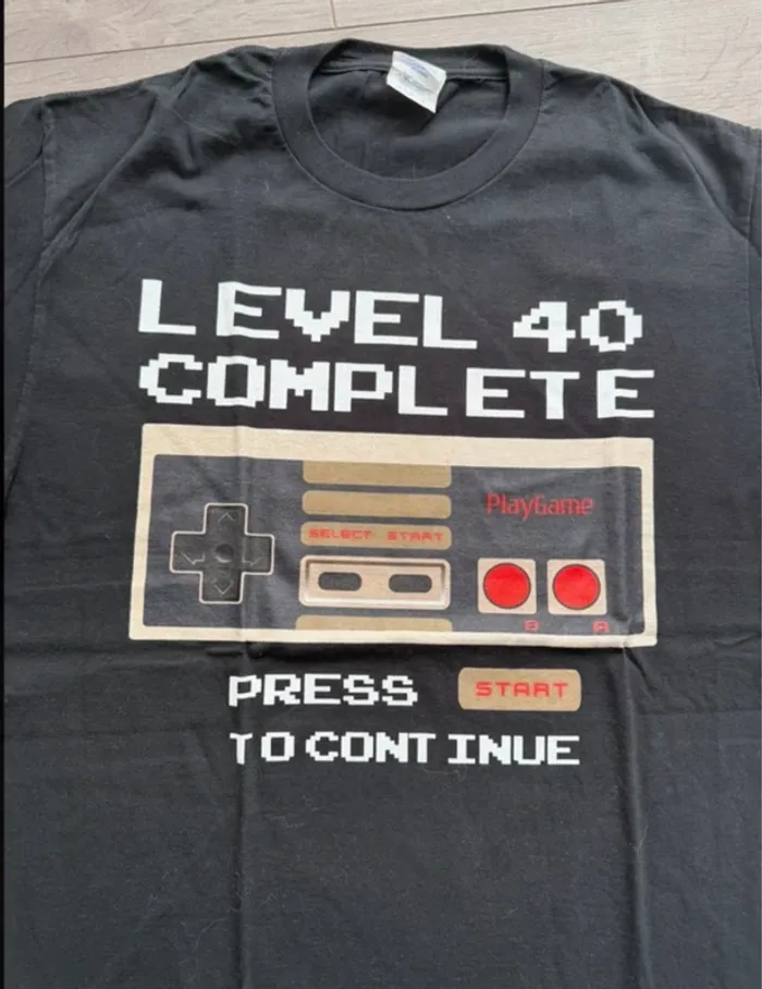 T-shirt noir imprimé 40 ans console taille M ou 38 - photo numéro 2