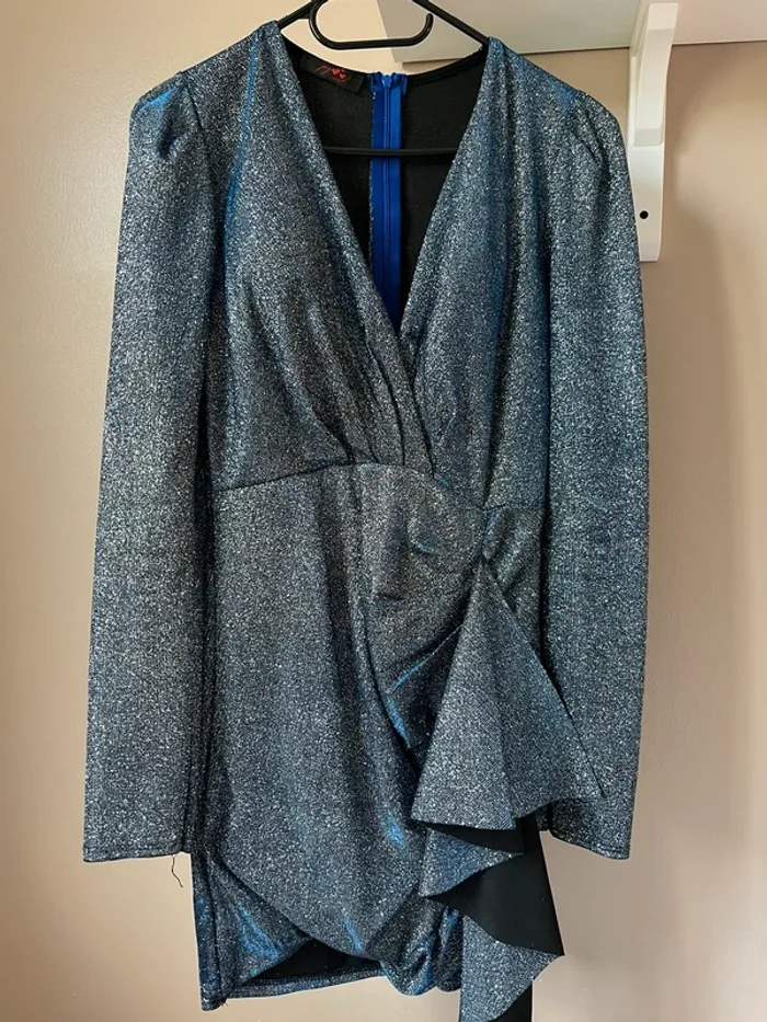 robe soirée paillette manche longue décolleté festive
