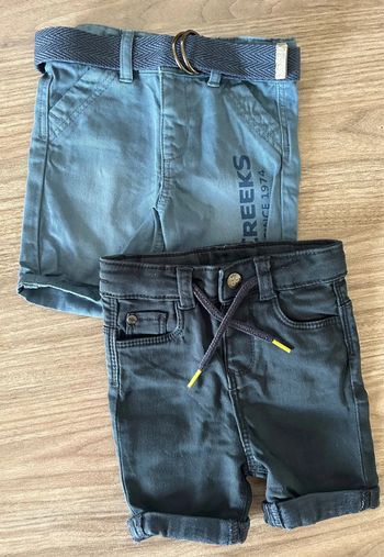 Lot de 2 shorts taille 9 mois - en très bon état