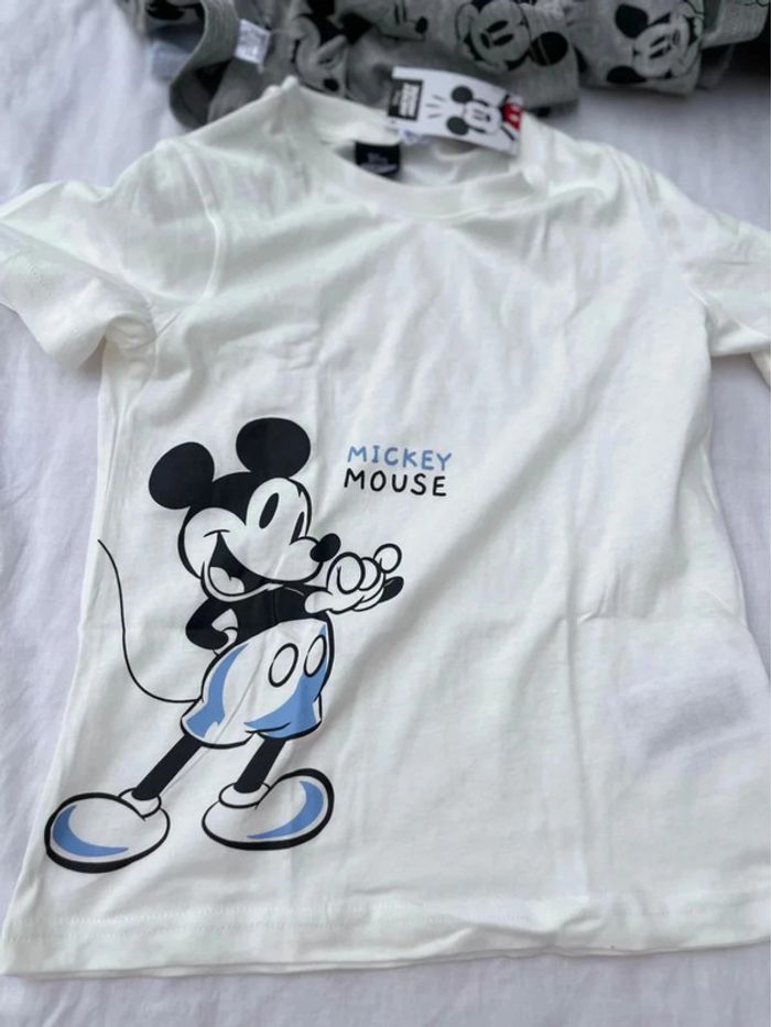 Lot de 2 t shirts Mickey