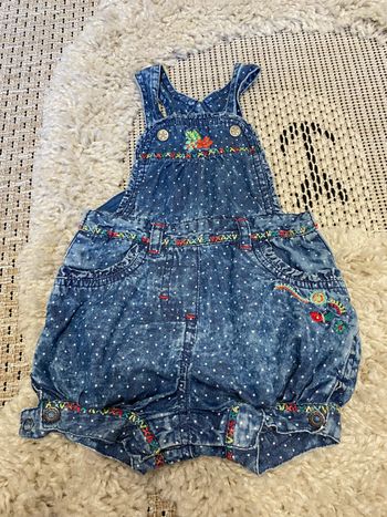 Salopette en jeans avec motifs