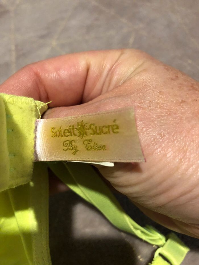 Soutien gorge jaune fluo - photo numéro 2