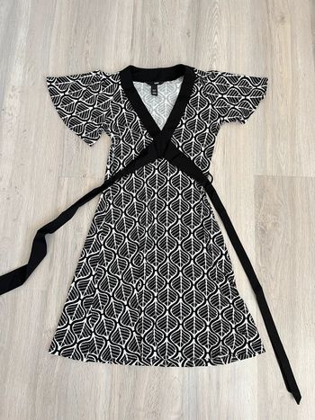 Robe noire et blanche