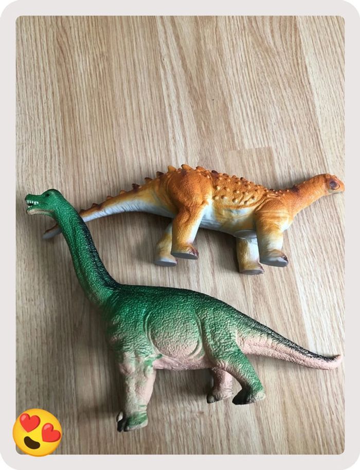 Deux gros dinosaures