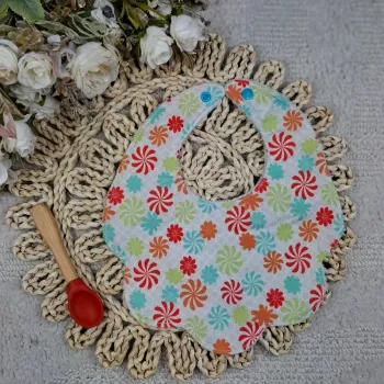 Bavoir forme fleur motif fleurs