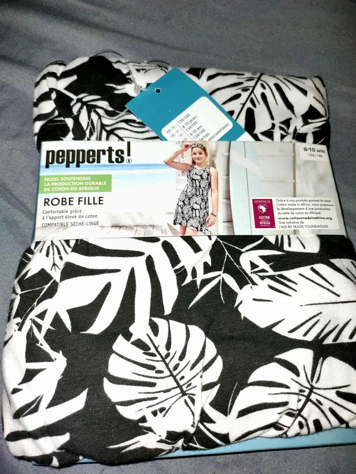 Robe fille taille 8/10 ans neuf