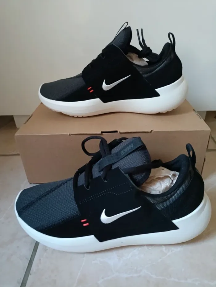 Baskets sneakers Nike enfant mixtes.