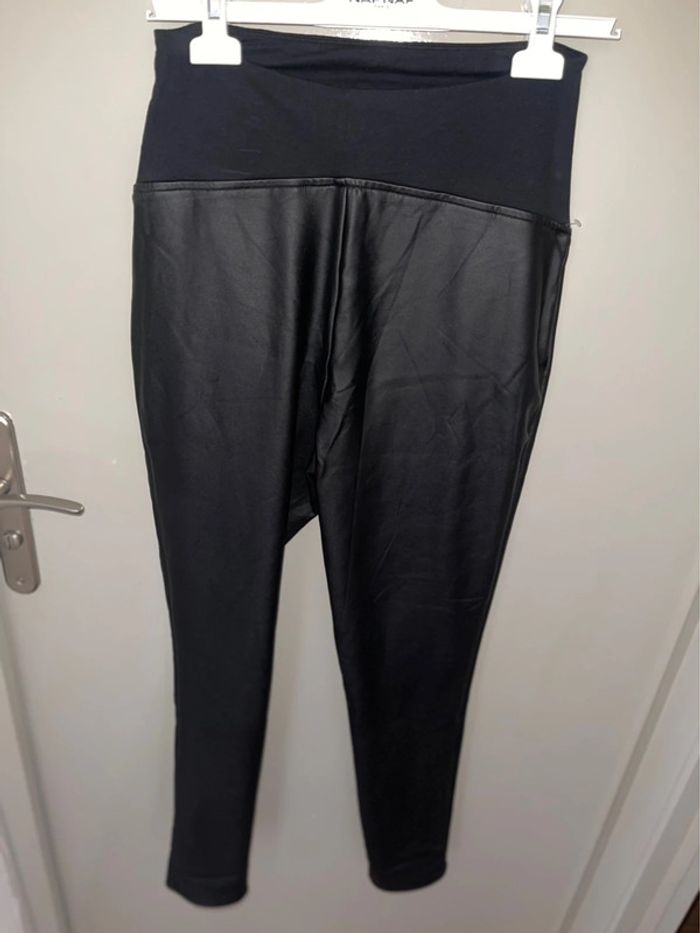 Legging de grossesse Kiabi – Taille 38-Neuf, jamais porté – Confort et style garantis ! - photo numéro 2