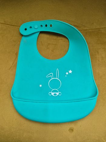 Bavoir avec réservoir silicone