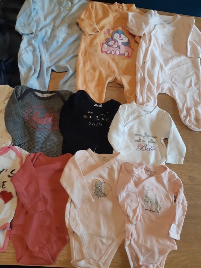 Lot pyjamas et bodies fille 6 mois - photo numéro 3