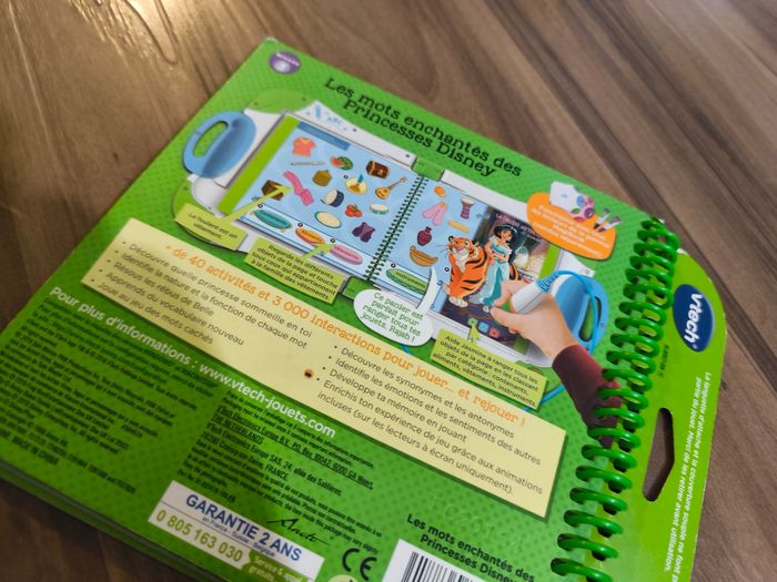 Livre magibook les mots enchantés des princesses Disney - photo numéro 2