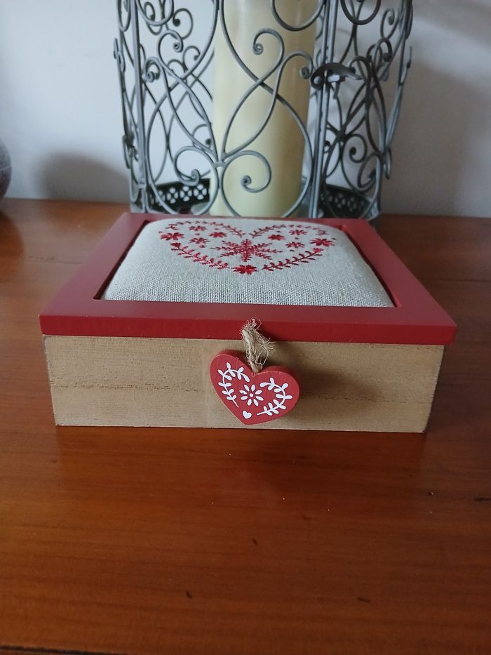 Neuf: Boîte à thé/ ou autre en bois & tissu brodé *gamme montagne - photo numéro 4