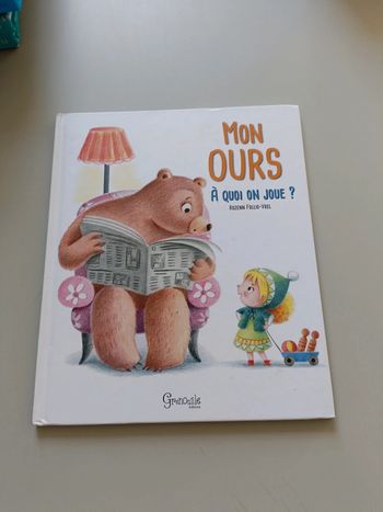Livre mon ours à quoi on joue ?