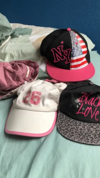 Lots de 3 casquettes et 1 bob
