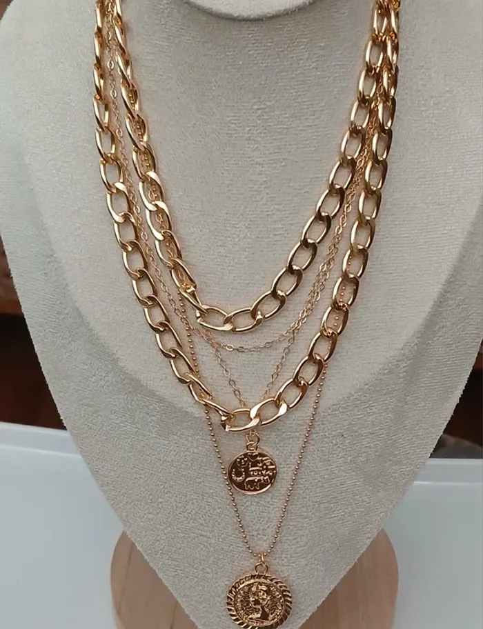 Collier multi-rangs doré  médaillons tendance - photo numéro 2